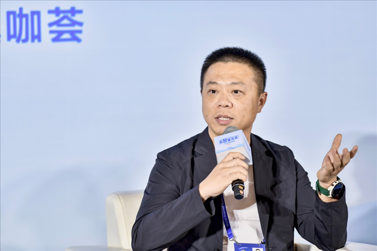 量子之歌集團創(chuàng)始人、董事長李鵬。人民網(wǎng) 任峰濤攝