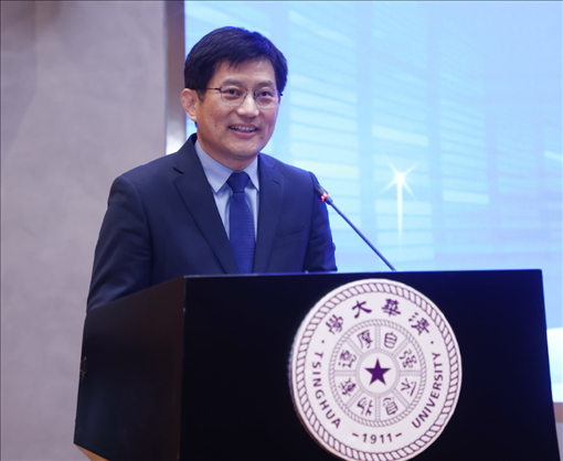 清華大學(xué)國(guó)家治理研究院執(zhí)行院長(zhǎng)、清華大學(xué)計(jì)算社會(huì)科學(xué)與國(guó)家治理實(shí)驗(yàn)室執(zhí)行主任孟慶國(guó)教授演講。供圖單位：清華大學(xué)國(guó)家治理研究院