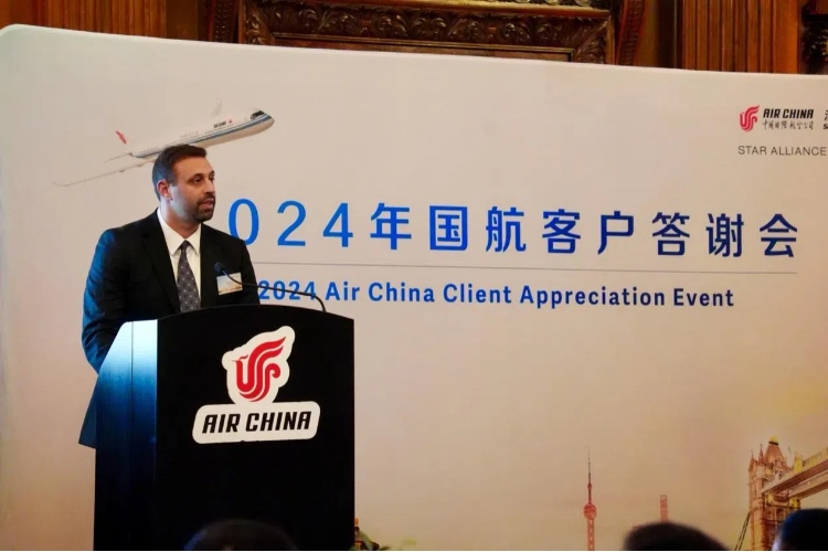 英國48家集團俱樂部主席杰克·佩里發(fā)表致辭。吳若鳴攝