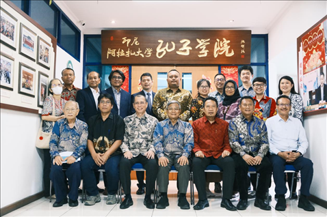 參會嘉賓合影。阿拉扎大學(xué)孔子學(xué)院供圖