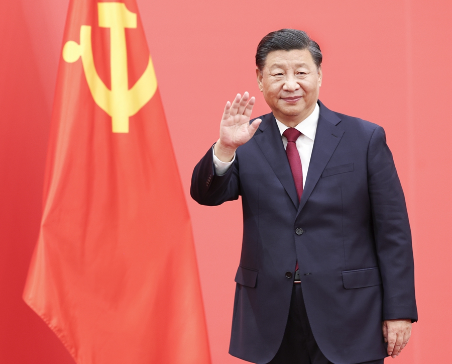 2022年10月23日，習近平在北京人民大會堂同采訪中共二十大的中外記者親切見面。