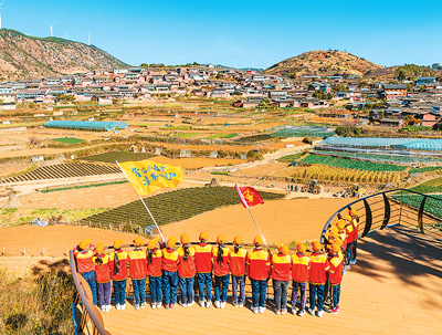 學(xué)生在攀枝花迤沙拉歷史文化主題研學(xué)基地參觀。 石 磊攝