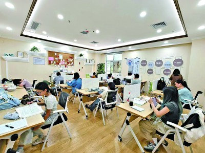 廣東深圳市龍崗區(qū)黨群服務(wù)中心開設(shè)的共享自習(xí)室一景。受訪者供圖