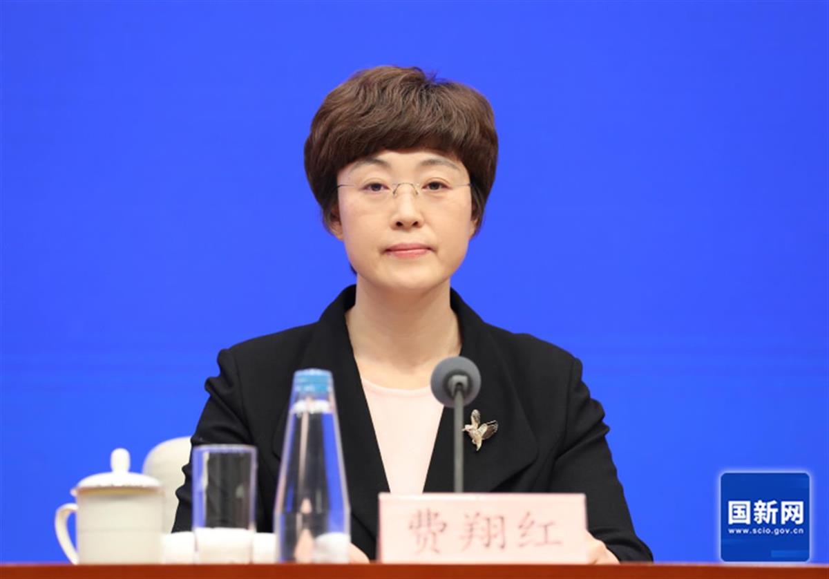 司法部新聞發(fā)言人、法治宣傳中心主任費(fèi)翔紅。圖片來源：國新網(wǎng)