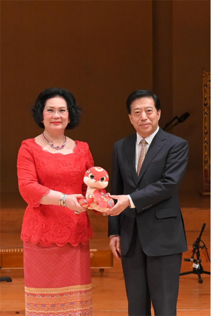 中國駐泰國大使韓志強與國際奧委會委員、泰國愛樂樂團董事會主席坤仁帕塔瑪共同出席音樂會。主辦方供圖