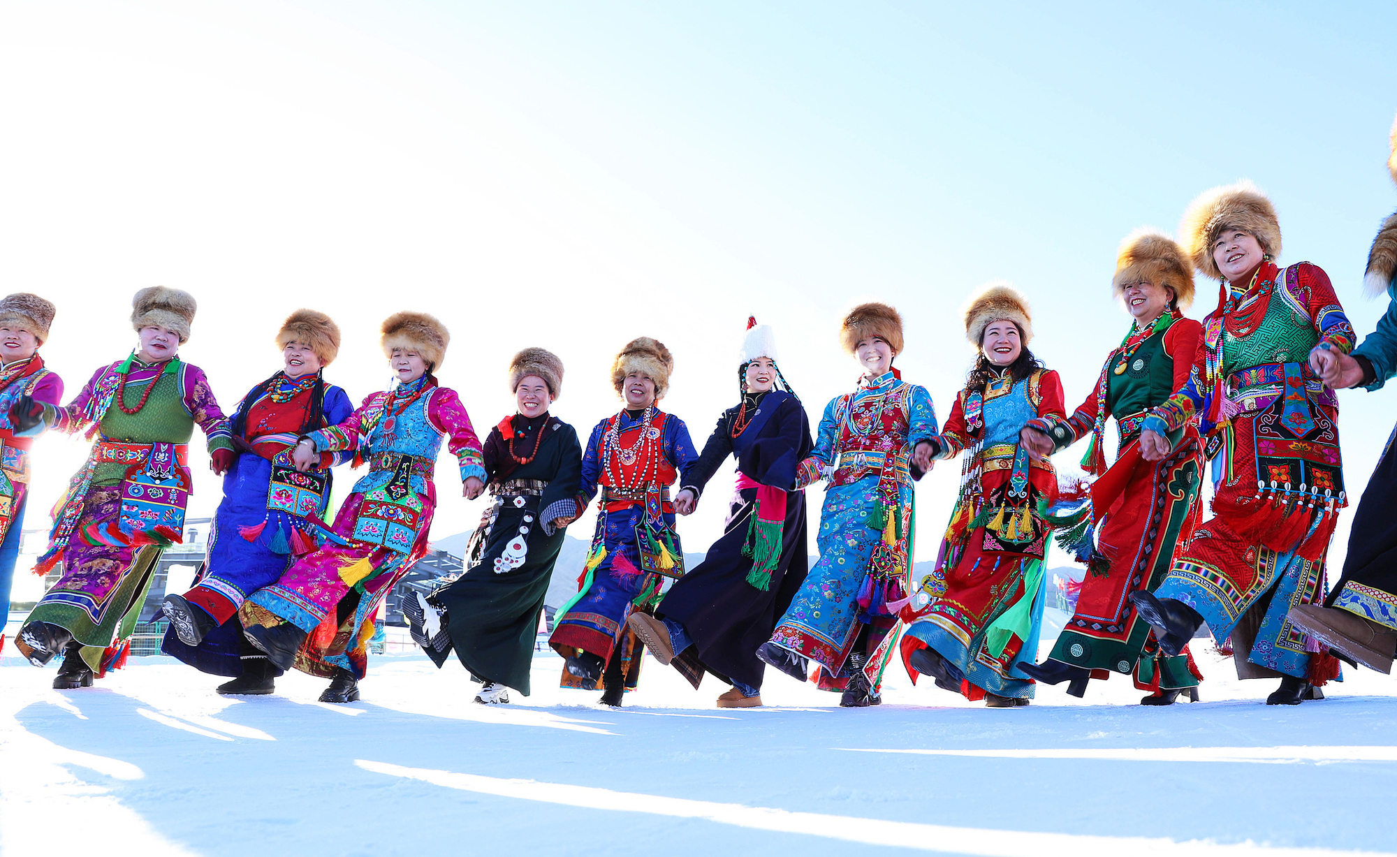 甘肅張掖，雪地千人鍋莊舞表演
