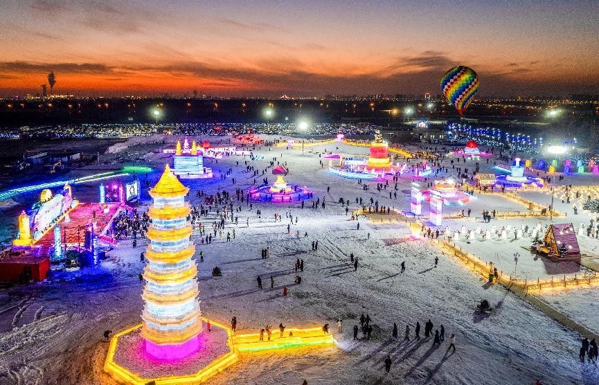 第四屆呼和浩特歡樂冰雪節(jié)活動現(xiàn)場。丁根厚攝