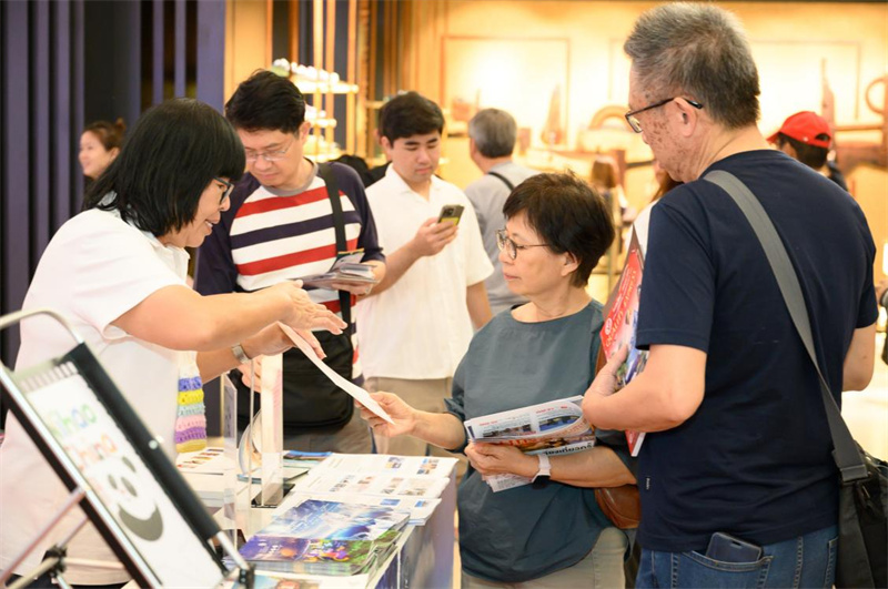 當(dāng)?shù)鼐用褡稍冎袊┞糜雾椖??；顒又鬓k方供圖