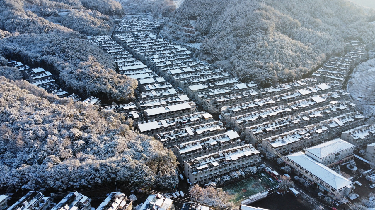 慶元縣濛洲街道同濟(jì)新村，雪后初霽。慶元縣融媒體中心 供圖