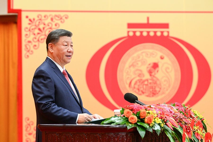 1月27日，中共中央、國務(wù)院在北京人民大會(huì)堂舉行2025年春節(jié)團(tuán)拜會(huì)。中共中央總書記、國家主席、中央軍委主席習(xí)近平發(fā)表講話。新華社記者 李學(xué)仁 攝