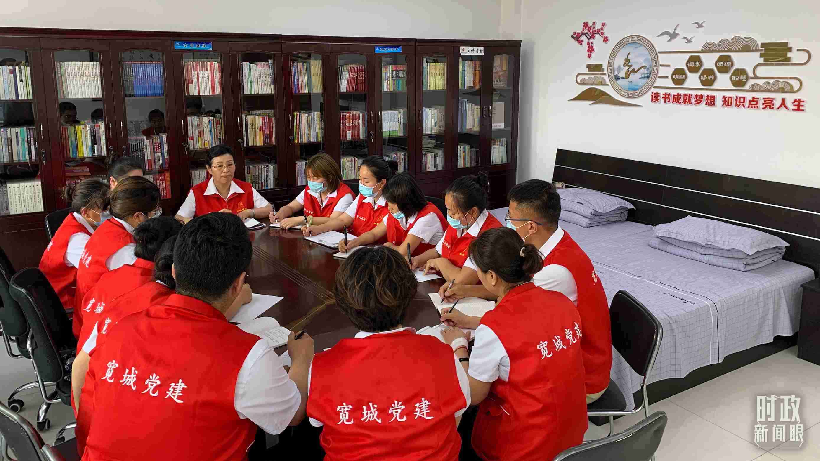 △吉林長春，長山花園社區(qū)黨建討論會。（總臺央視記者趙化拍攝）