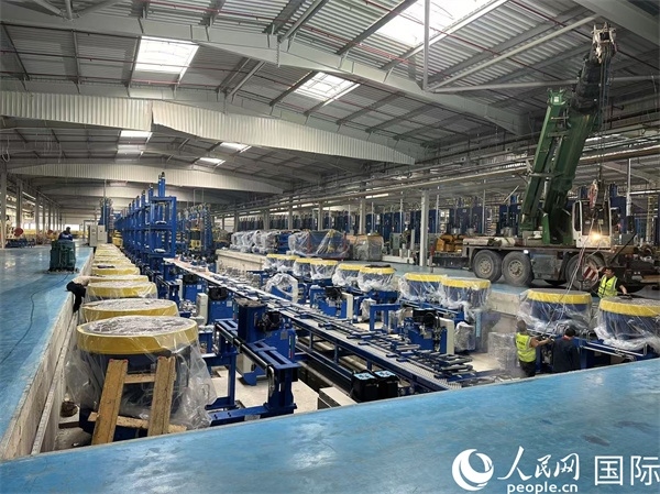 森麒麟輪胎在科技城的工廠(chǎng)車(chē)間。人民網(wǎng)記者 黃培昭攝