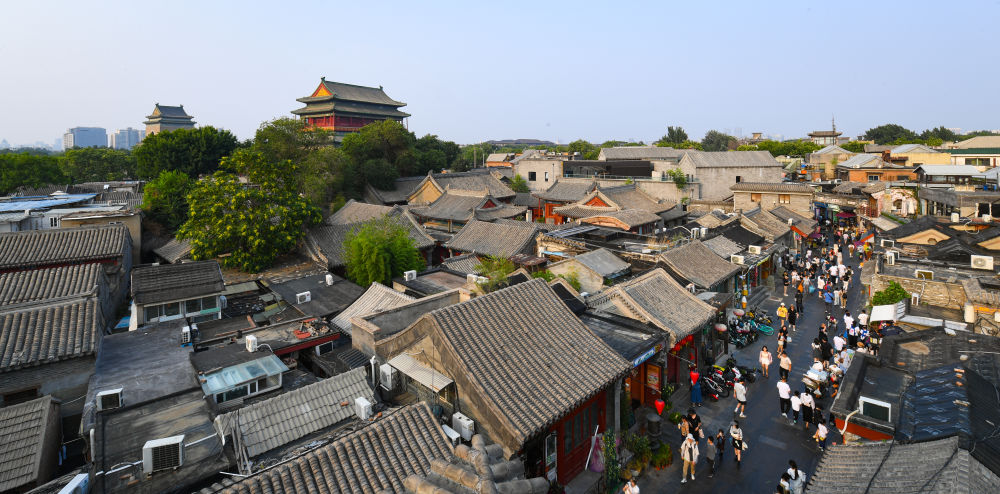 遠(yuǎn)眺鐘鼓樓。新華社記者 陳鐘昊 攝