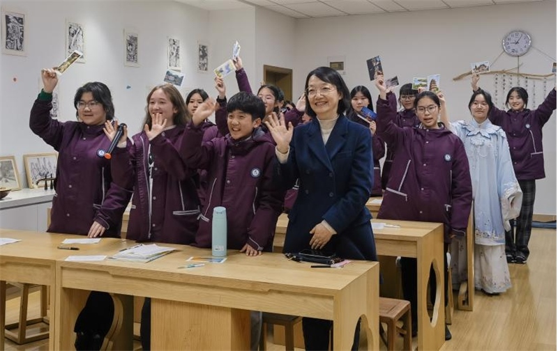 匡園初步部校長(zhǎng)鐘演發(fā)言。