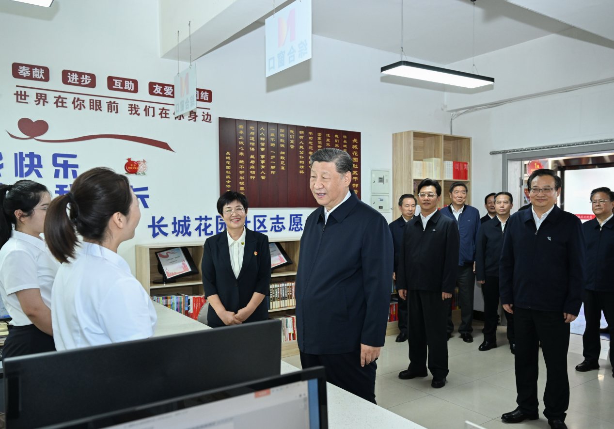 2024年6月19日，習近平總書記來到寧夏銀川市金鳳區(qū)長城花園社區(qū)考察。