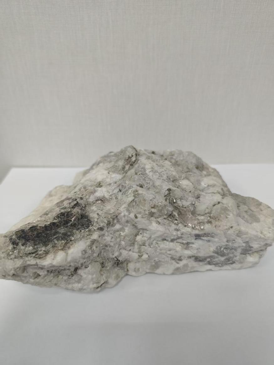 高純石英礦原礦。自然資源部供圖