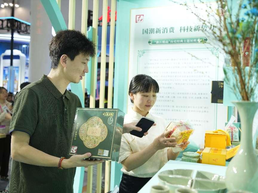 國潮新消費帶來科技文化消費新理念。人民網(wǎng)記者 張力洋攝