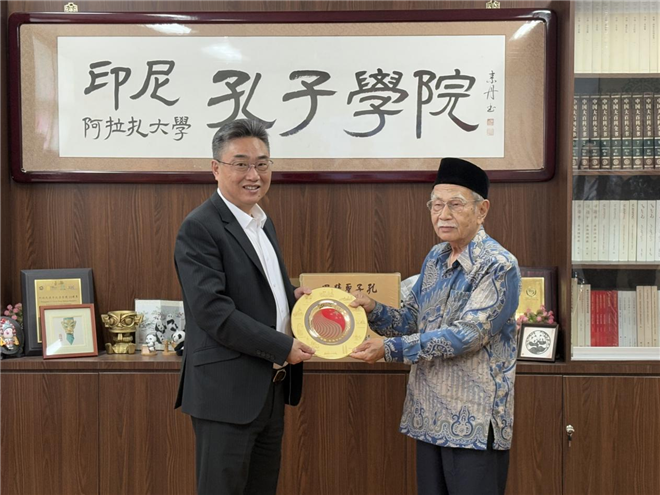 雙方交換禮物。活動主辦方供圖