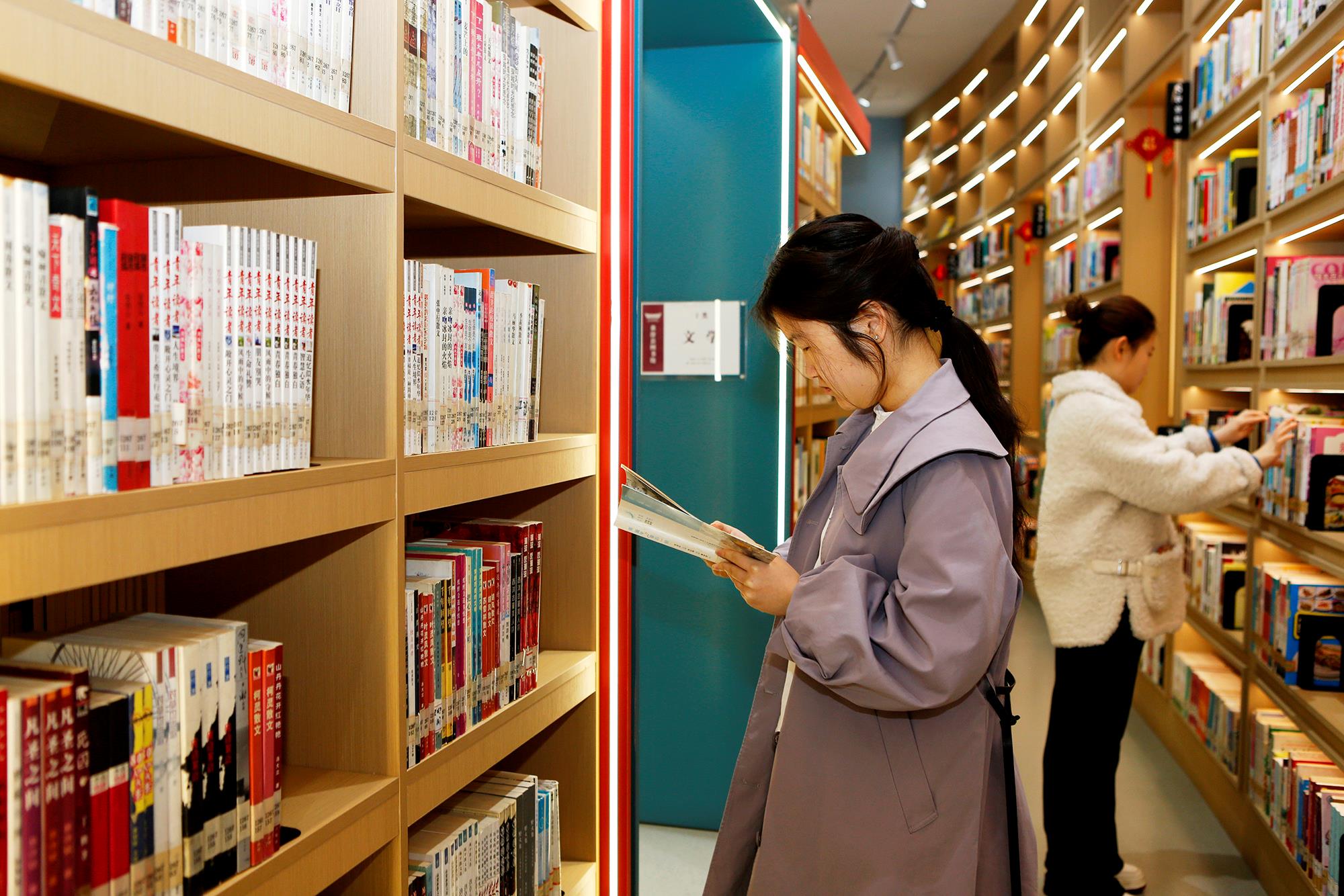 △2025年3月29日，讀者在山西臨汾市襄汾縣圖書館閱讀。