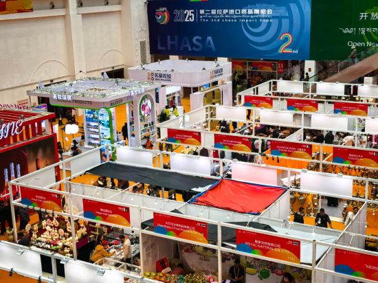 5月16日，第二屆拉薩進(jìn)口商品展覽會(huì)現(xiàn)場(chǎng)。新華社記者潘一景 攝