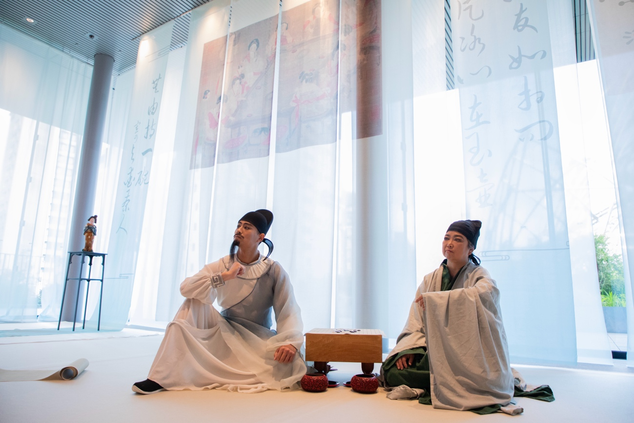 白居易與茶仙盧仝。中國駐大阪旅游辦事處供圖