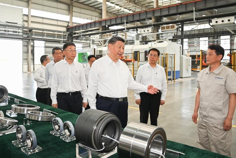 2025年5月19日，習(xí)近平總書記在河南洛陽(yáng)軸承集團(tuán)股份有限公司智能工廠考察。
