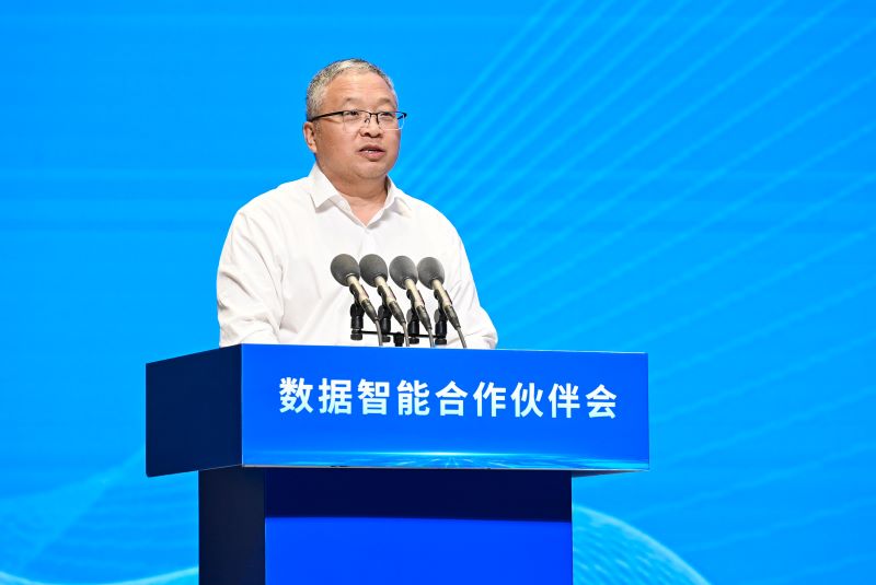 圖為豫資控股集團(tuán)黨委書記、董事長秦建斌。