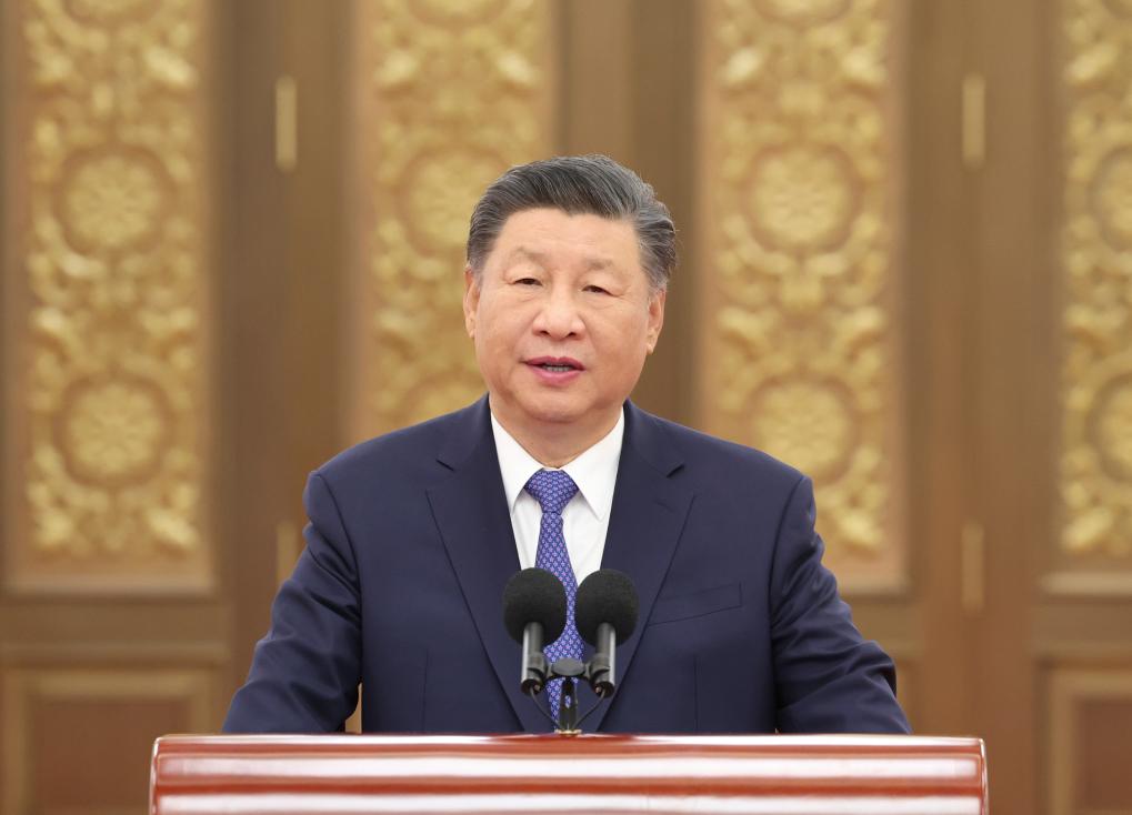 2024年9月23日，習(xí)近平總書記在人民大會(huì)堂接見探月工程嫦娥六號(hào)任務(wù)參研參試人員代表并參觀月球樣品和探月工程成果展覽。這是習(xí)近平總書記發(fā)表重要講話。新華社記者 鞠鵬 攝