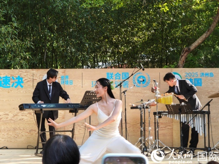 《舞，自然》舞蹈表演。人民網(wǎng)記者 李明攝