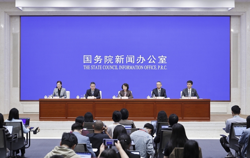 國新辦舉行“高質(zhì)量完成‘十四五’規(guī)劃”系列主題新聞發(fā)布會(國家廣播電視總局)(1)XxjpsgC000218_20250925_PEPFN0A001(2).jpg